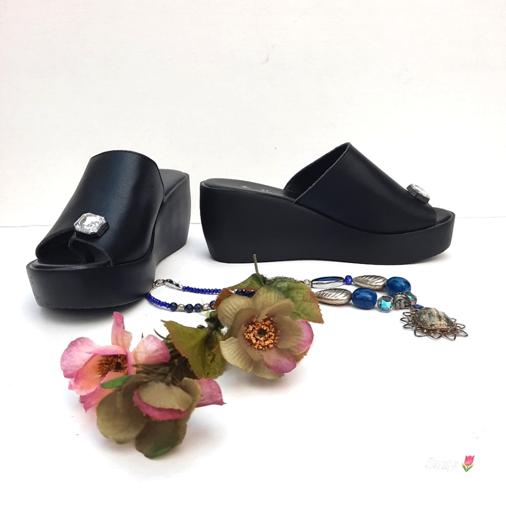 Black Slides Platforms with Large Rhinestones 💎 Toe Loop